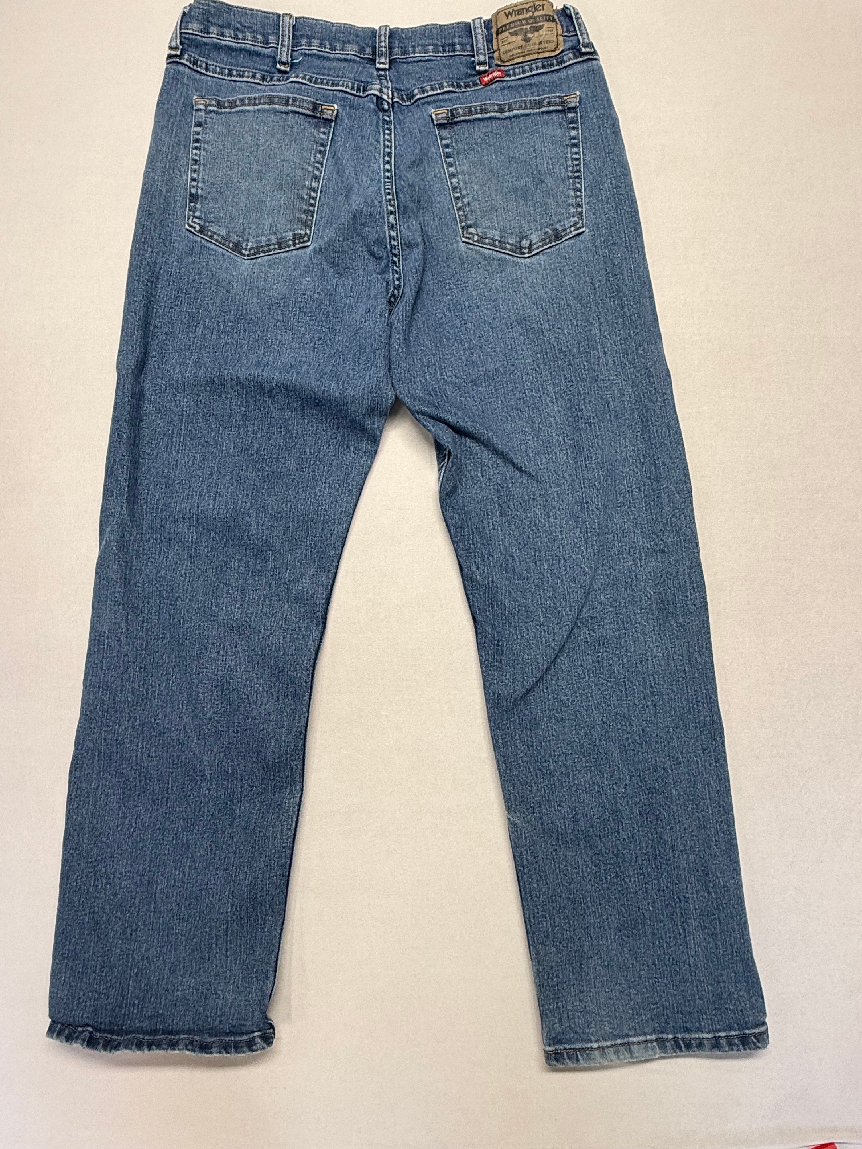Wrangler Men's Jeans 34x30 Blue Denim Classic Fit Straight Leg