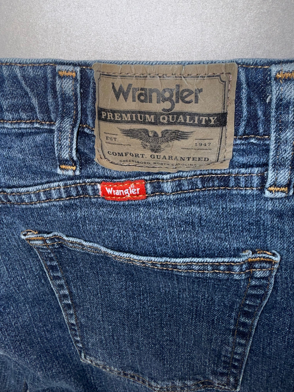 Wrangler Premium Quality Men's Blue Jeans 34x29 Relaxed Fit Denim Pants - EUC