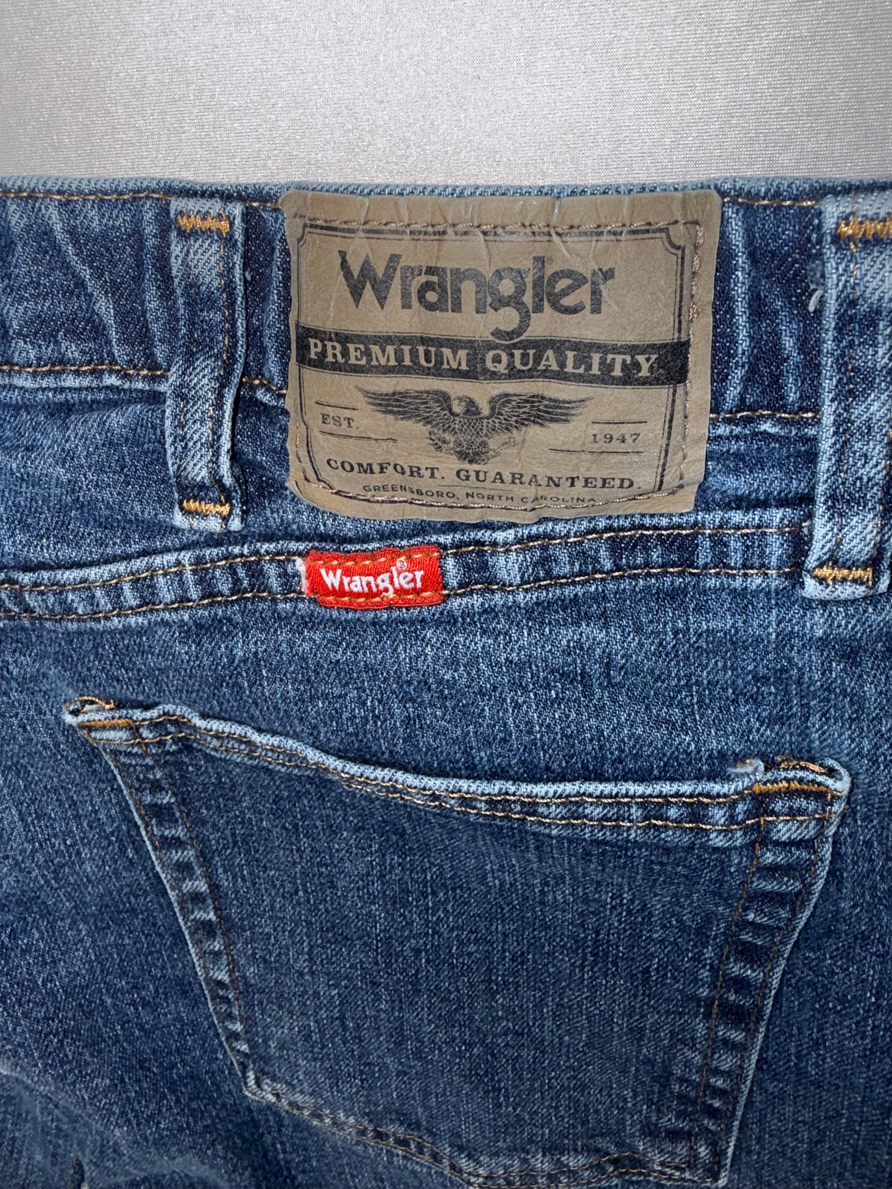 Wrangler Premium Quality Men's Blue Jeans 34x29 Relaxed Fit Denim Pants - EUC