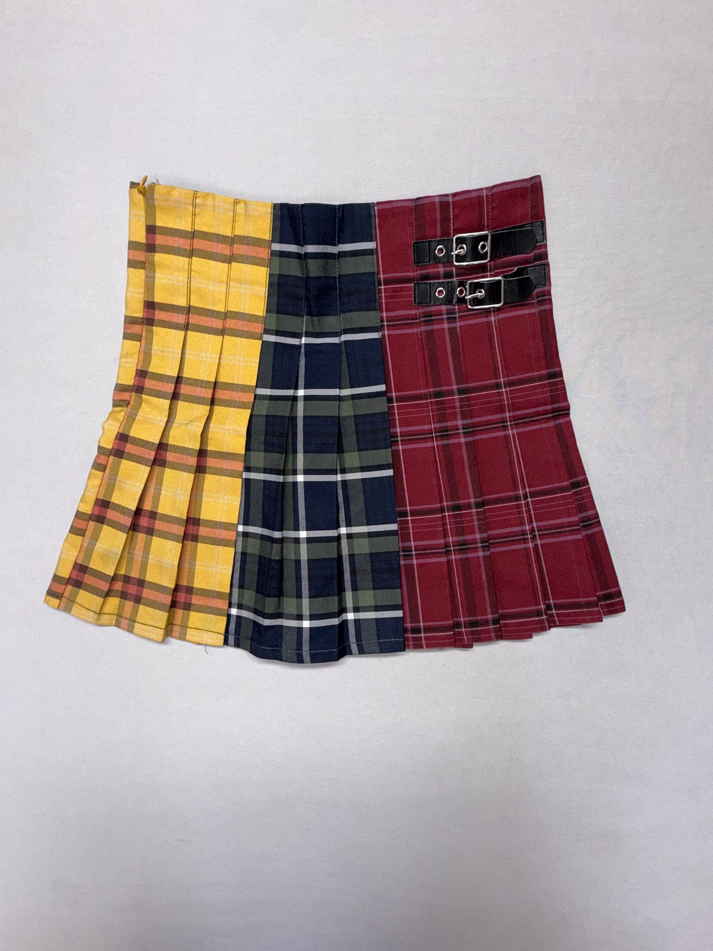 Women's Pleated Paid Mini Skirt - Multicolor Schoolgirl Style Buckle Waist Size M (9)