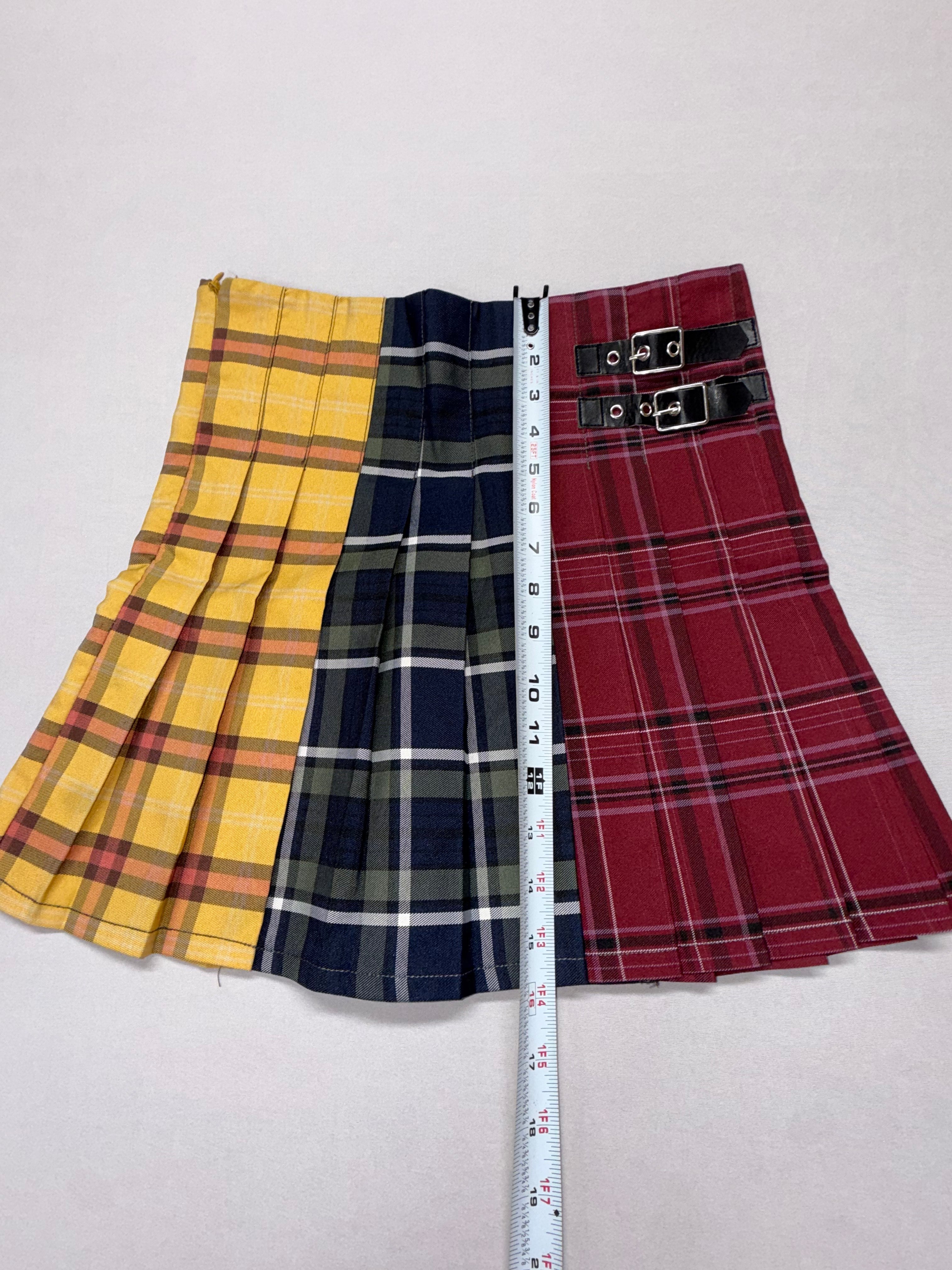 Women's Pleated Paid Mini Skirt - Multicolor Schoolgirl Style Buckle Waist Size M (9)