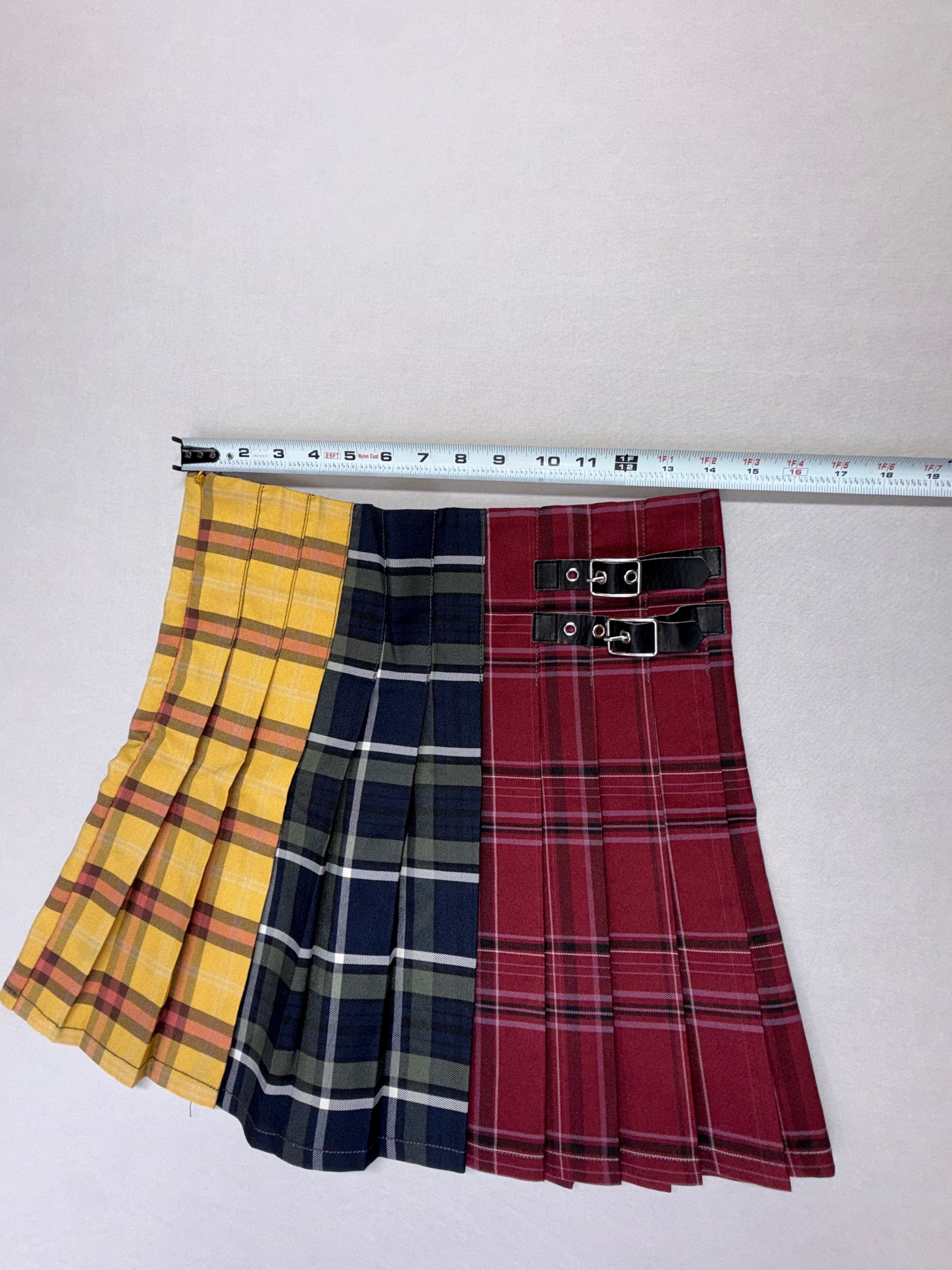 Women's Pleated Paid Mini Skirt - Multicolor Schoolgirl Style Buckle Waist Size M (9)