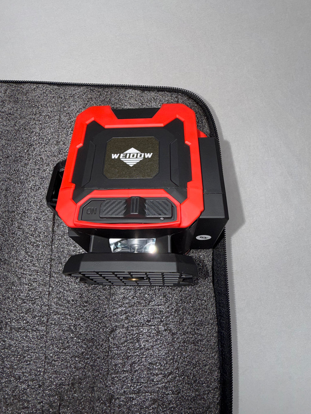 WEIDDOW Self Leveling Laser Level Kit w/ 2 Batteries Tripod Case New