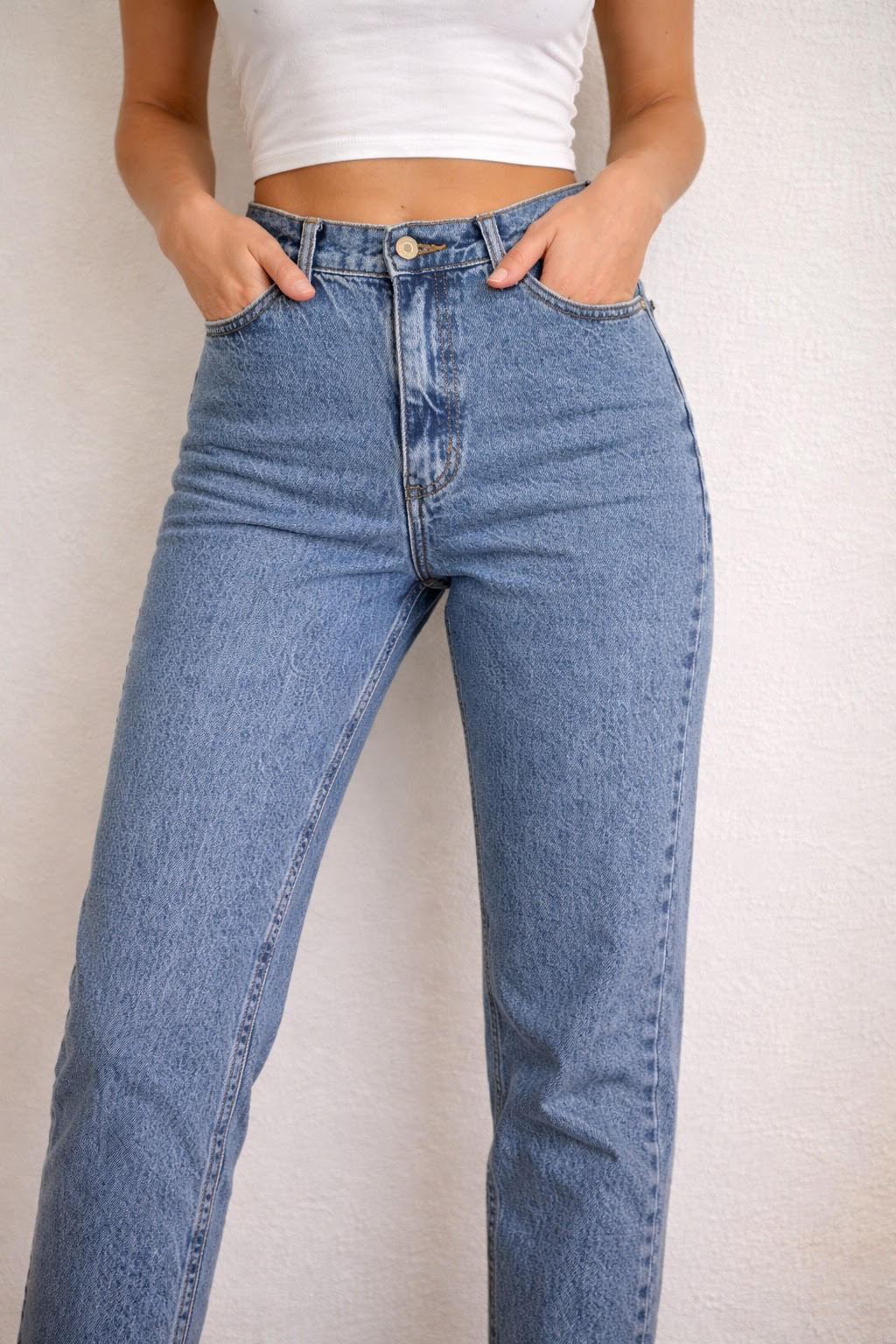 Vintage Style Blue Denim High Waist Mom Jeans - Relaxed Fit Tapered Leg